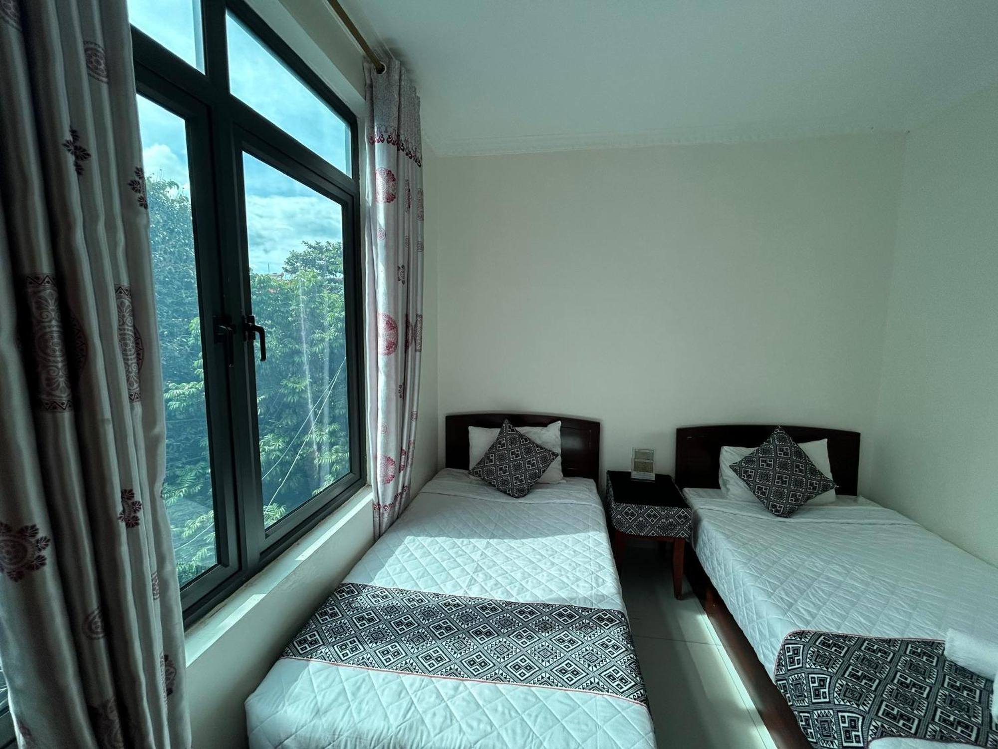 Frontier Hostel & Tours Dien Bien Phu Exterior photo